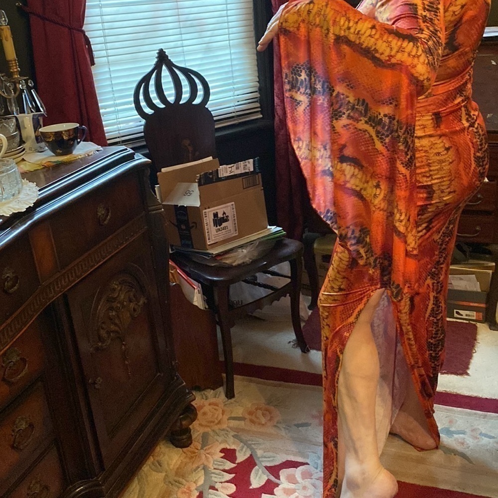 Featuring an orange material with a ombre Payton print design and long sleeve L - Picture 5 of 13